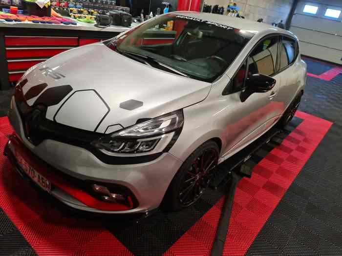 Clio 4 rs trophy 1