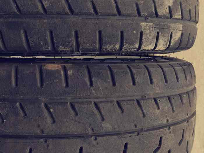 Pneus kumho tm02 tw02. Presque neuf urgent 0