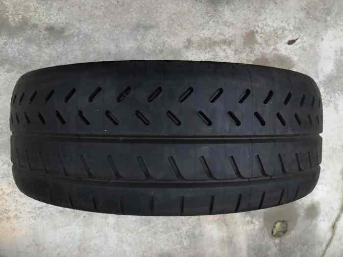 Pneus neufs Michelin 19-63-17 R11 et R21 1