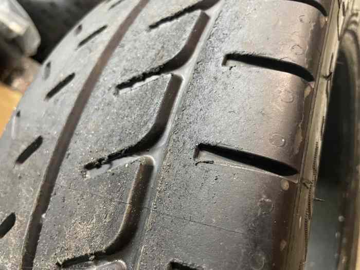 Pneus neufs Michelin 19-63-17 R11 et R21 2