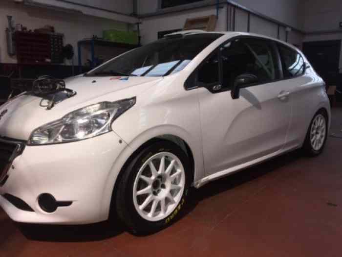 PEUGEOT 208 R2 FULL EVO ET FULL OPTIONS AVEC GROS LOT DE BORD !!!! + BOITE DE RESERVE + KIT TERRE COMPLET 0