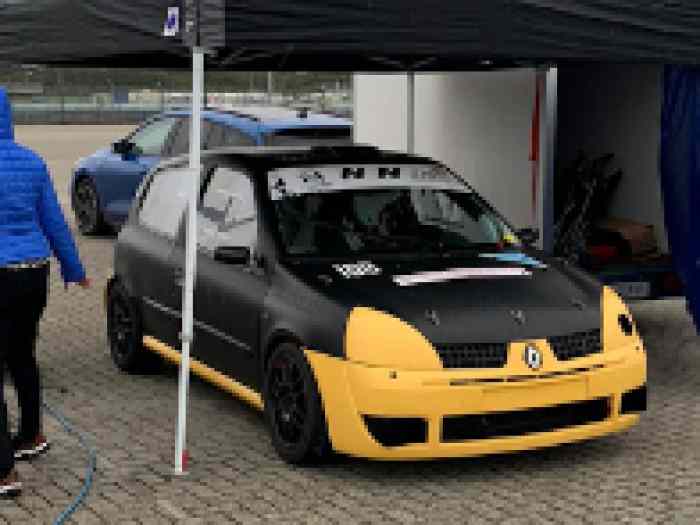 Renault Clio Cup Racecar 0