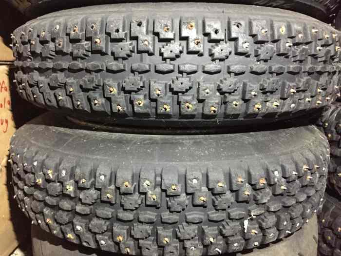 2 pneus cloutés Michelin C50