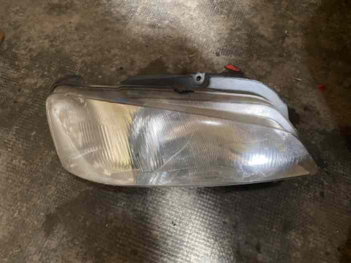 Phare droit - Peugeot 106