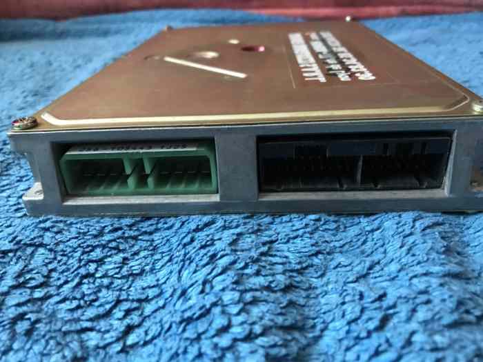 CALCULATEUR ECU HONDA HRED 2