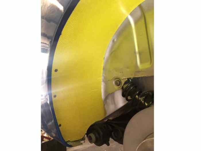 Plaque kevlar pour passage de roue 1