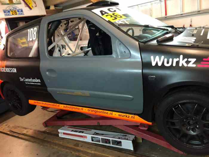 Renault Clio 2 Cup Racecar 3