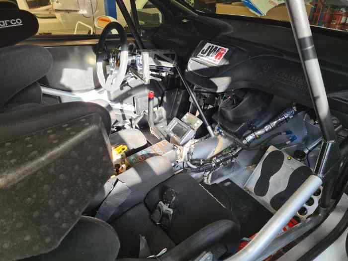 Peugeot 208 T16 R5 EVO + beaucoup des pièces 5