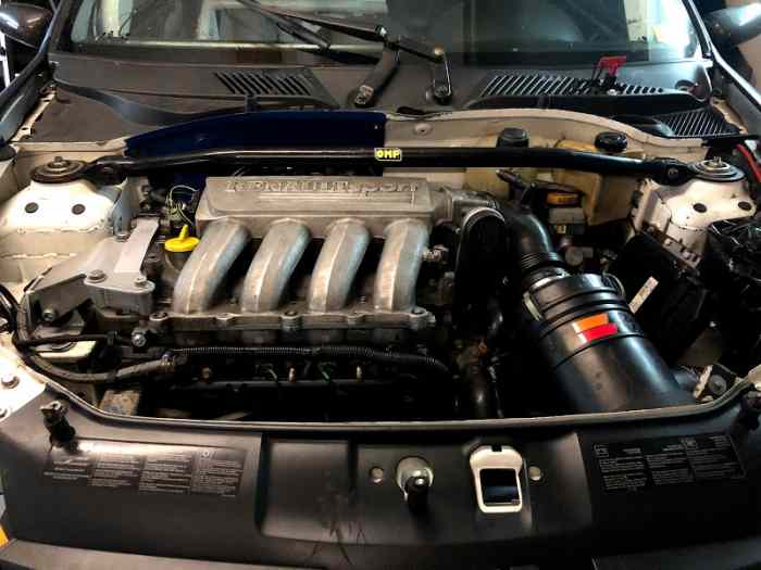 Renault Clio 2 Cup Racecar 4