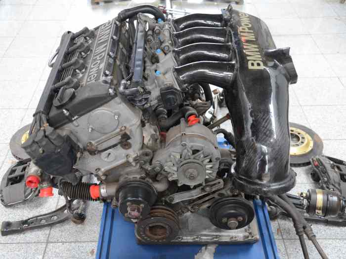 BMW M3E30 moteur boite suspension freins pont 1