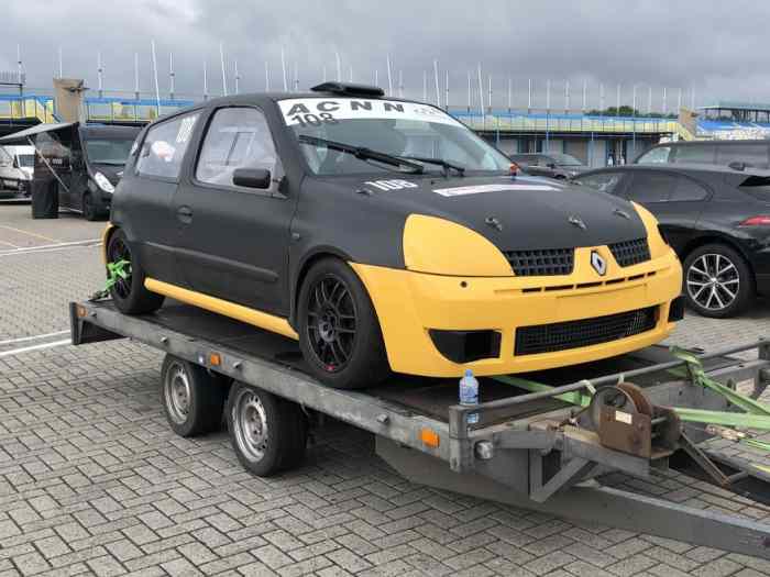 Renault Clio 2 Cup Racecar 0