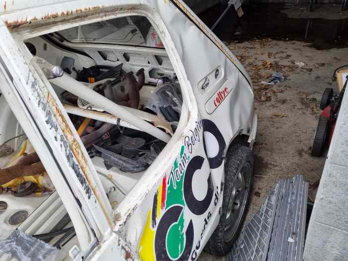 Peugeot 205 rallye accidentée 3
