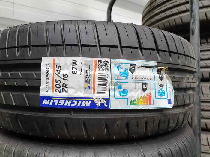 Lot Pneus 208 racing Cup Michelin 2