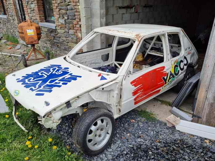 Peugeot 205 rallye accidentée 1