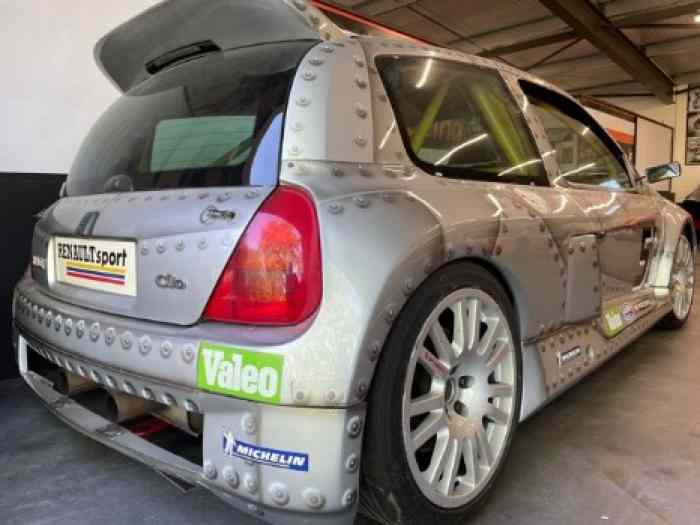 RENAULT CLIO V6 TROPHY 1