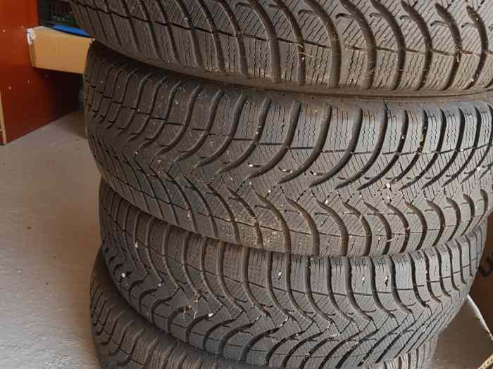 PNEU NEIGE 205/60 R16 92H - 10000 KMS 0