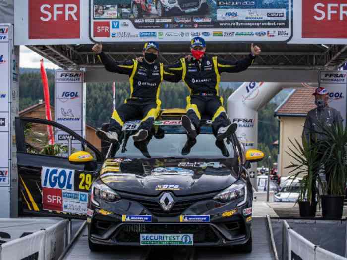 Europe Location Rallye loue deux Clio ...