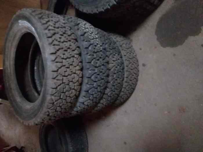 4 pneus terre DUNLOP 16