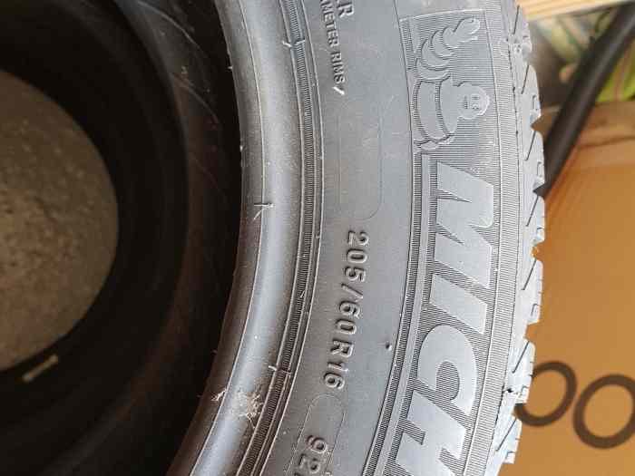 PNEU NEIGE 205/60 R16 92H - 10000 KMS 1