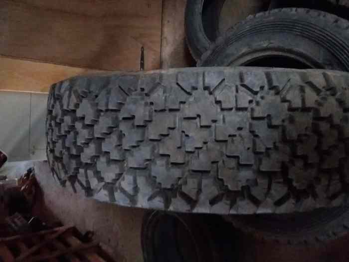 4 pneus terre DUNLOP 16