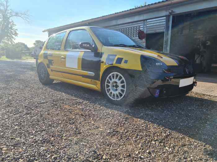 Clio cup x65 – photo 1 sur 2