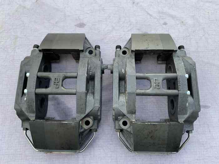 2 étriers AP RACING 4 PISTONS 2