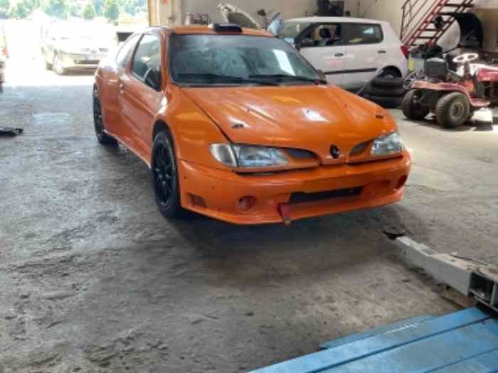 Megane maxi f2000 14 – photo 4 sur 4