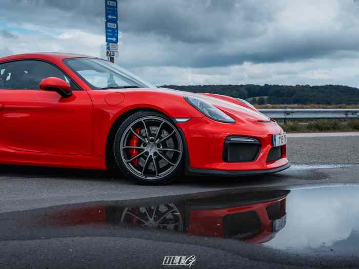 Porsche Cayman 981 GT4 1