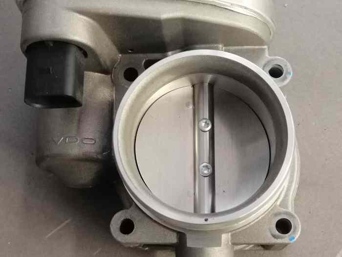 Boîtier papillon clio 3 RS neuf