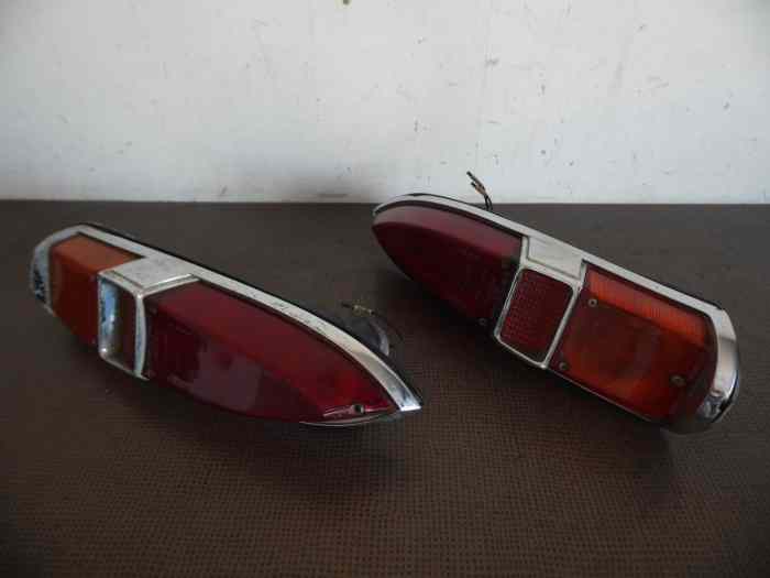 FEUX ARRIERE PEUGEOT 404 COUPE ET CABRIOLET 2