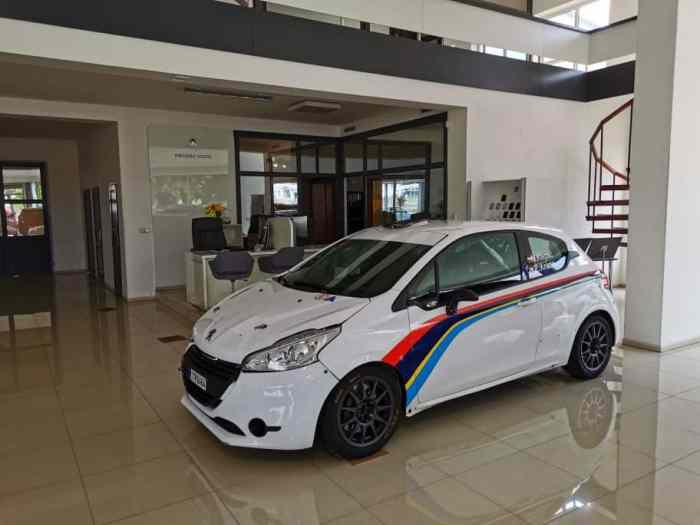 Peugeot 208 R2 moteur 80km 0