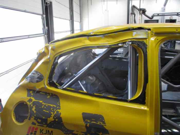 Clio R3 Max damaged body 2