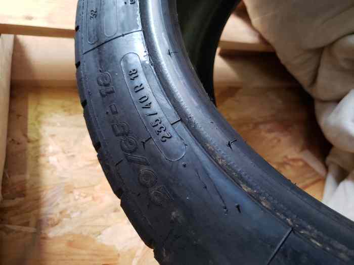 Débarrasse lot de 20 pneus michelin 20/65-18 1