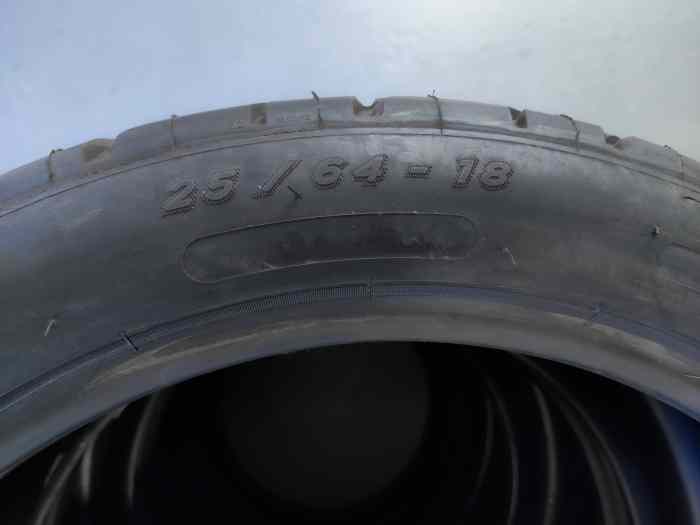 4 pneus Michelin pluie et piste séchante 4