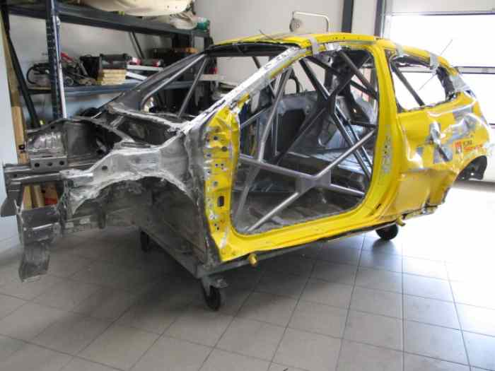 Clio R3 Max damaged body