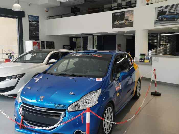 vends 208 R2 3