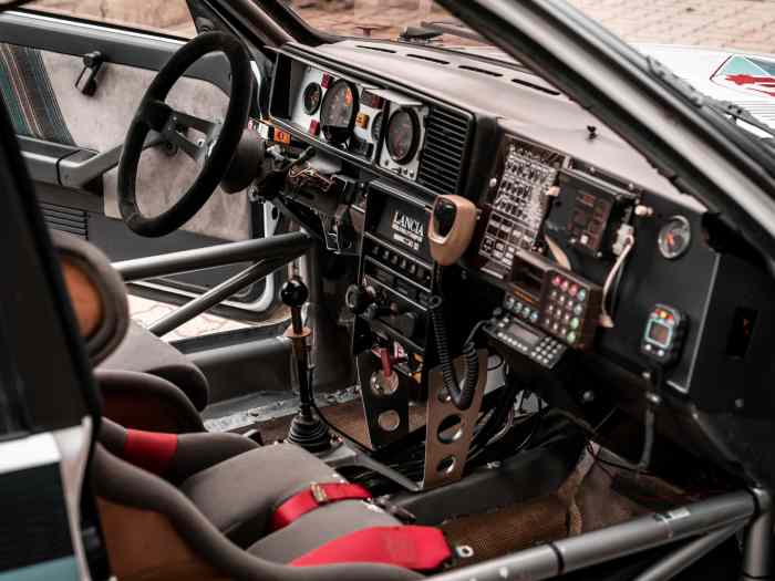 LANCIA DELTA HF INTEGRALE 8V GR. A - 1989 3