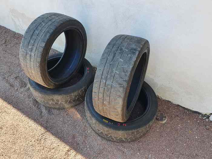 16 p Pneus Hankook T52 et T72 en 18 po...