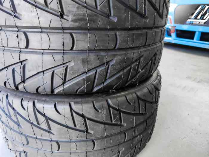 4 pneus Michelin pluie et piste séchante 2
