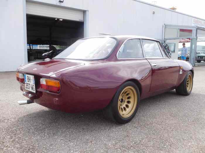 Alaf Romeo Giulia GT 2000 GTAm replica 1