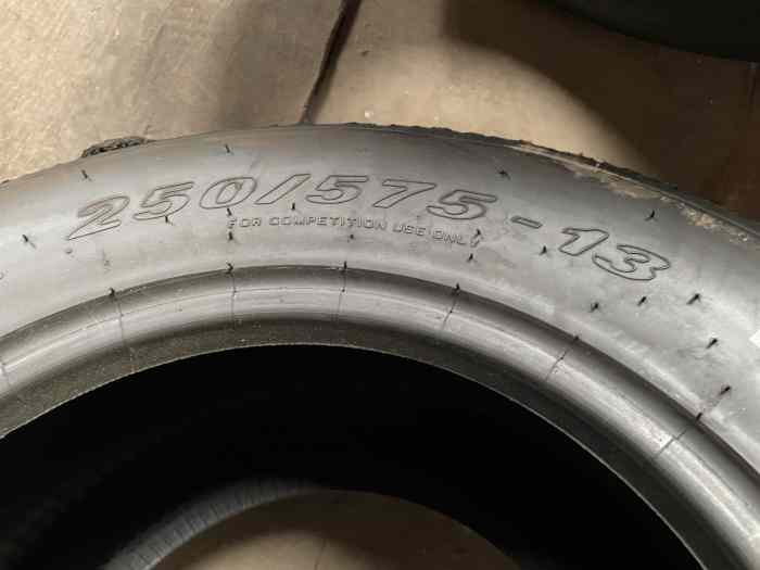 4 Pneus slick Pirelli P zero en 250/575-13 et 200/540-13 2