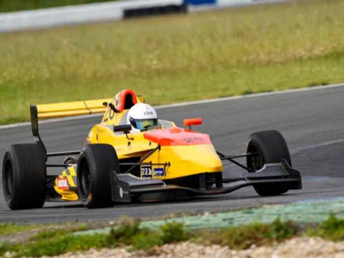 Formule Renault 2.0 de 2012 (palettes au volant) 3