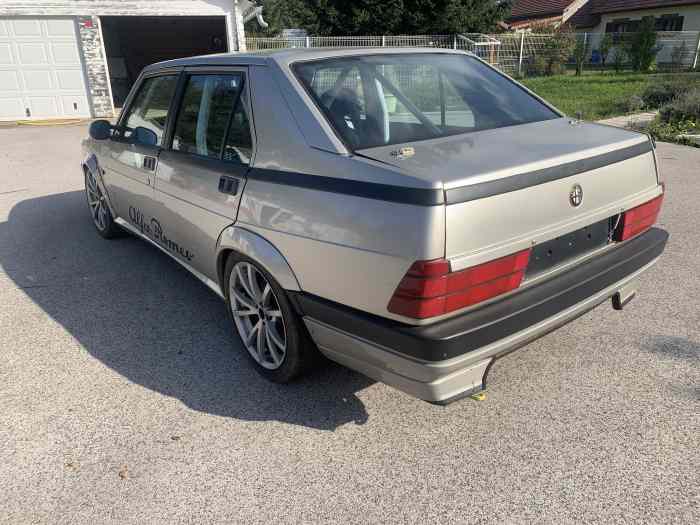 Alfa 75 Turbo de piste 5