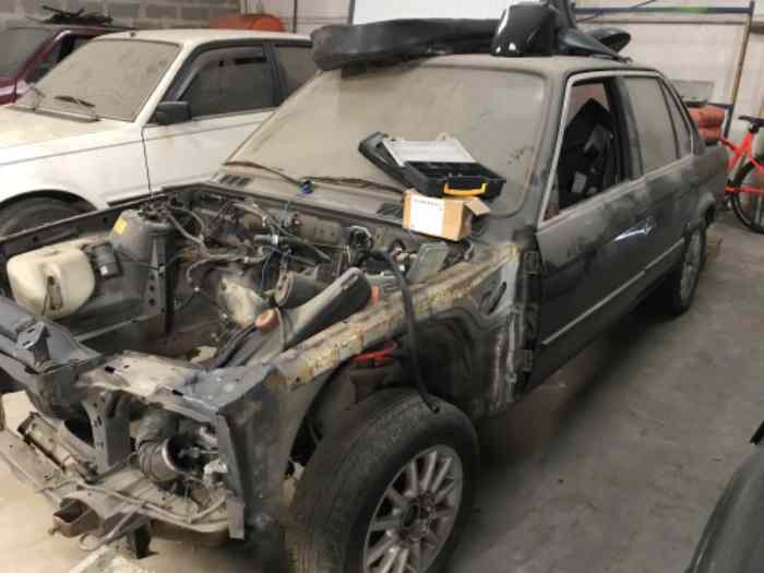 BMW E30 316 Carbu 0