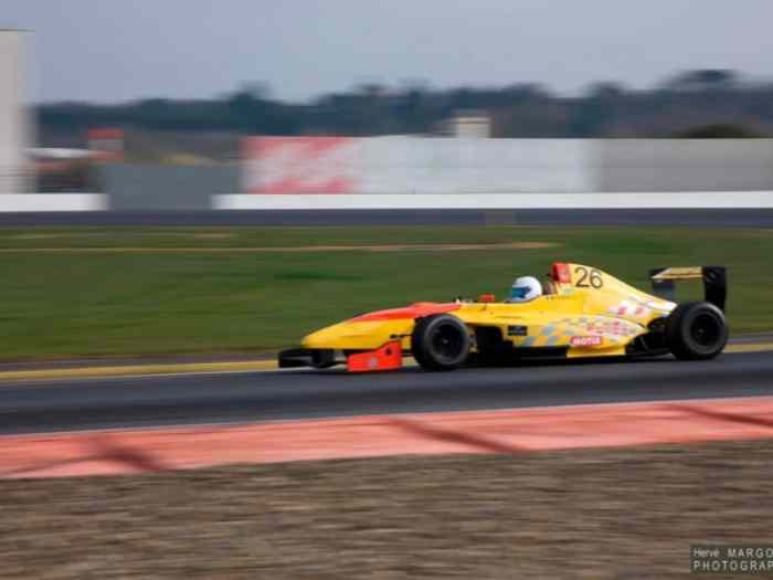 Formule Renault 2.0 de 2012 (palettes au volant) 1
