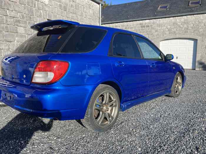 subaru impreza break 2.0 turbo WRX bonne état 5