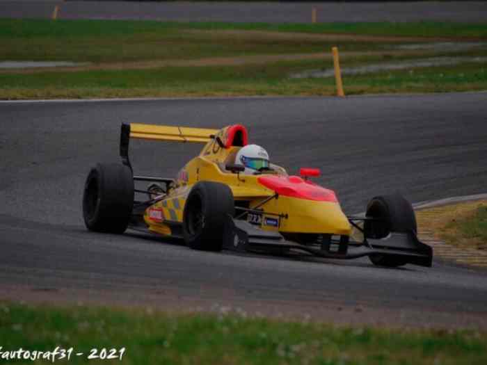 Formule Renault 2.0 de 2012 (palettes au volant) 4