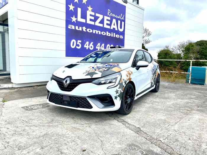 LEZEAU Compétition loue CLIO V Rally 4...
