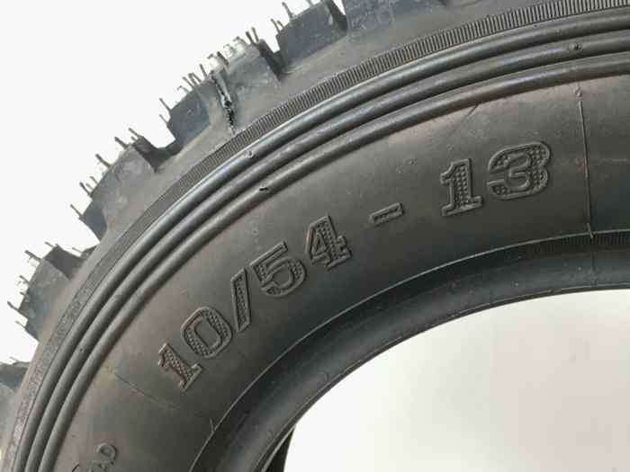 10/54 R13 - 2 pneus clous neufs maxi Suede en 13 2