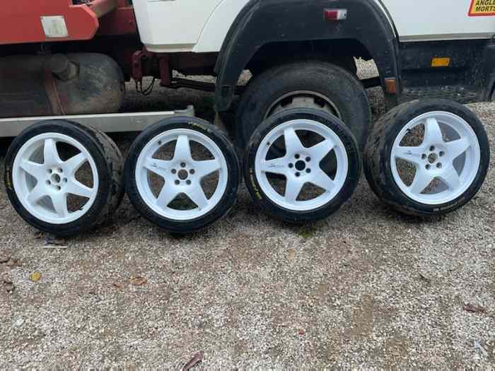 jantes avec pneus subaru – photo 1 sur 3